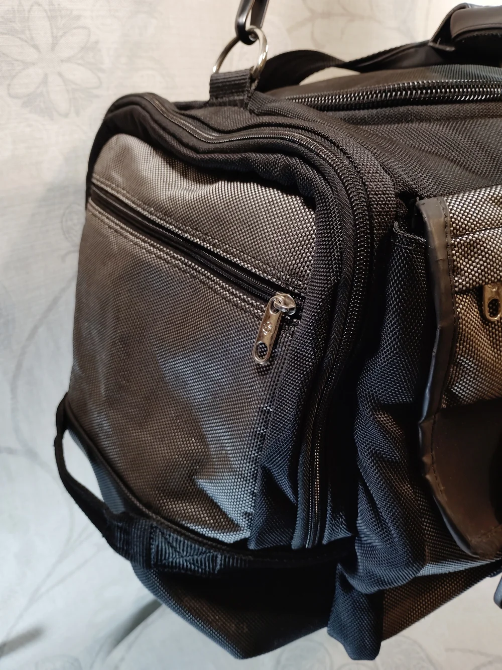 Samsonite Black and Gray Duffel/Travel Weekend/ Gym Bag